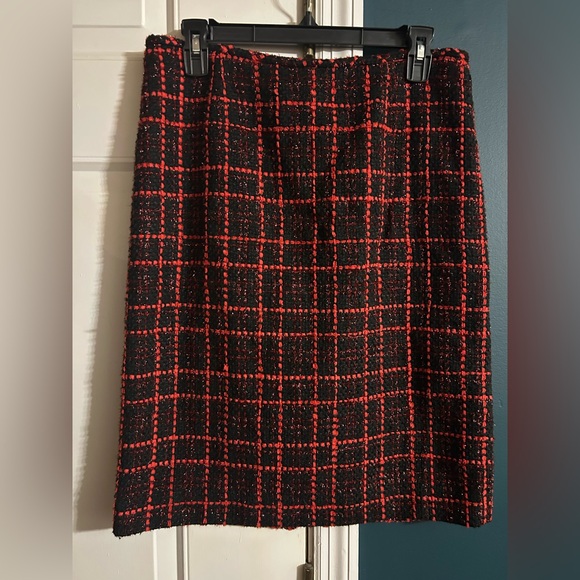 Red and Black Tweed/Plaid Tahari Pencil Skirt Size 6 - Picture 1 of 4